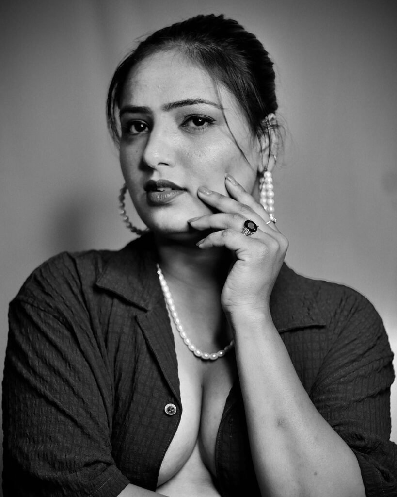 Shyana Khatri insta id photo